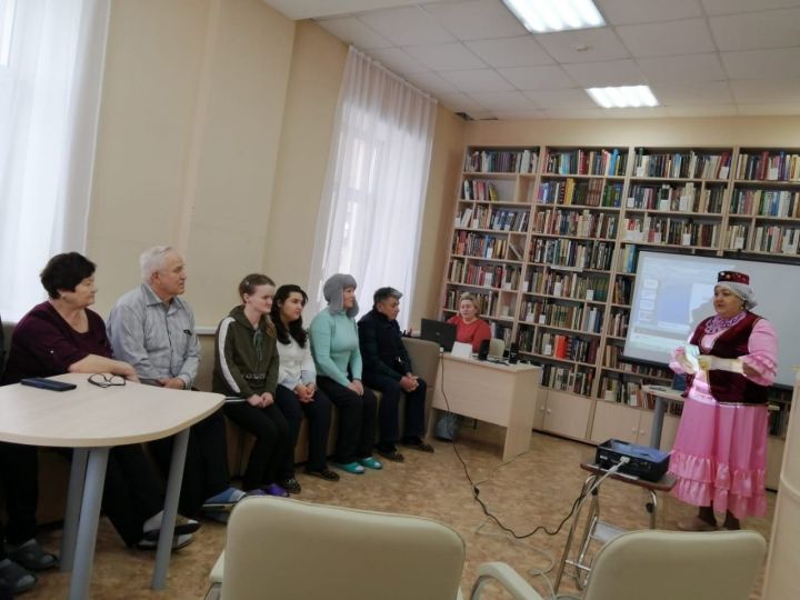 В Литературной гостиной Аксубаевской библиотеки говорили о творчестве Илдара Юзеева