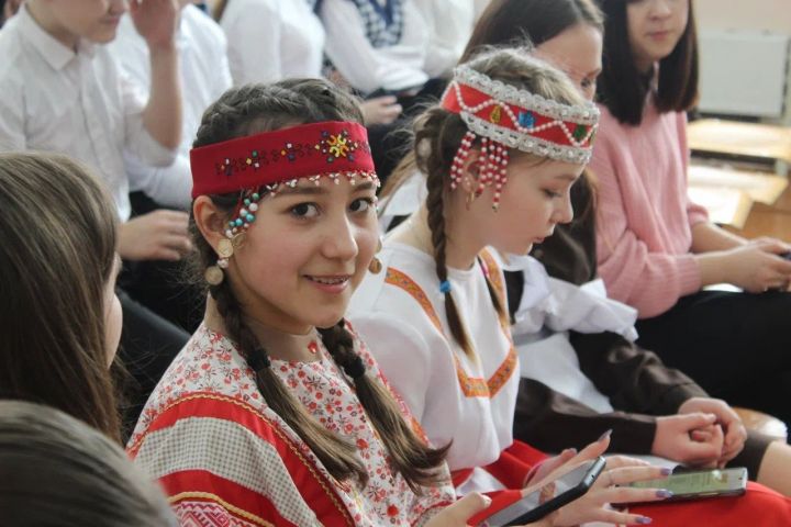 Аксубай районы мәктәбендә матуррак һәм акыллырак кызны билгеләделәр