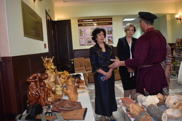 Достижения в культурной жизни Аксубаевского района раскрыли выставки