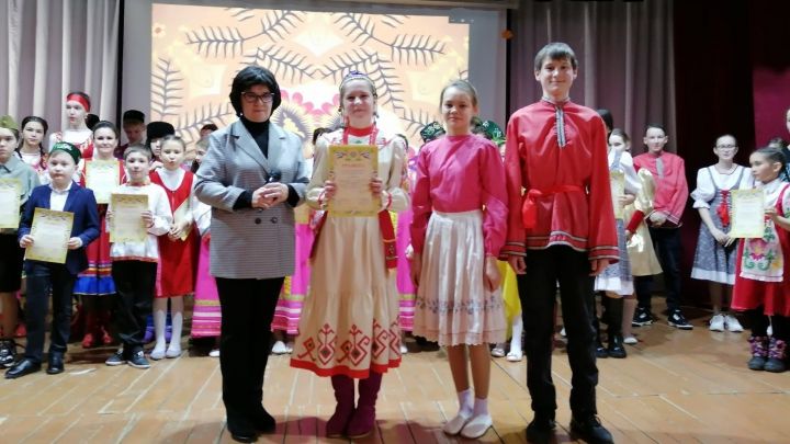 В Аксубаевском районе прошел фестиваль-конкурс детского народного творчества «Без бергэ»