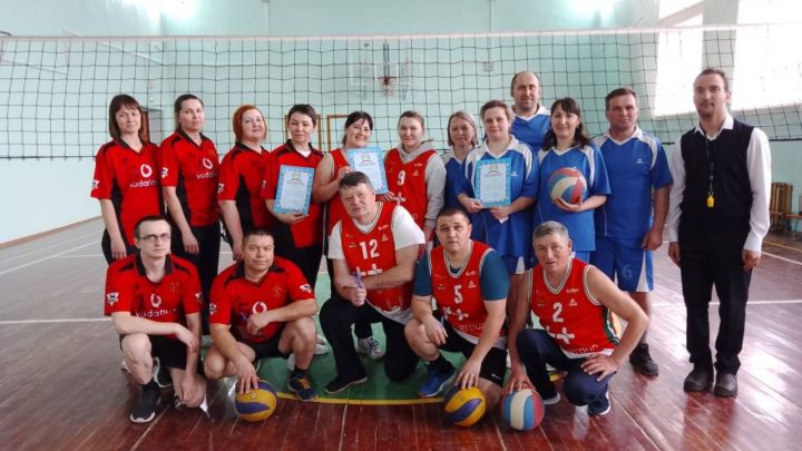 Аксубаевские учителя оспаривали первенство на волейбольной площадке
