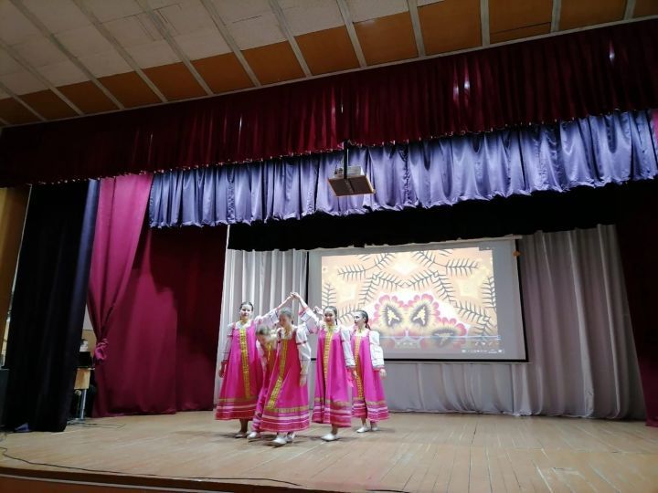 Иске Үзи авылының “Задоринка” иҗат коллективы беренче урында