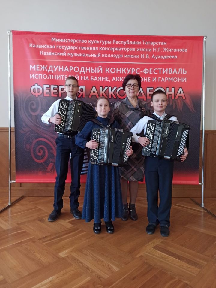 Аксубаевские баянисты блеснули талантами на «Феерии аккордеона»