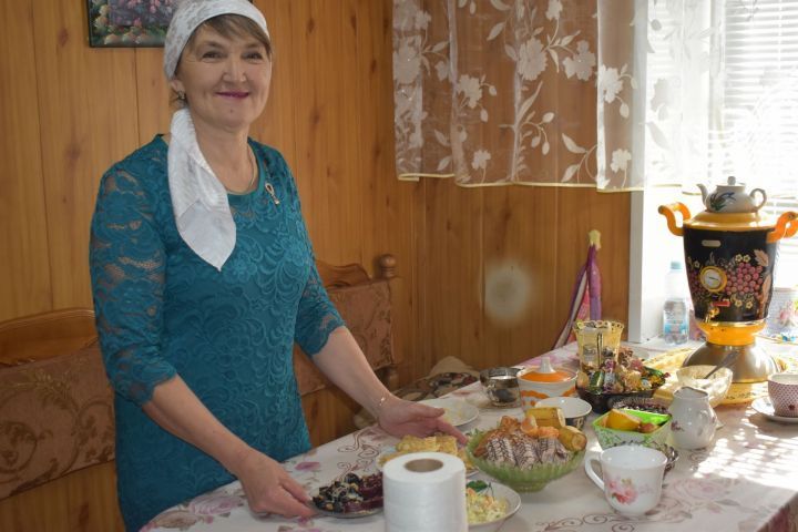 Балалар бакчасы пешекчесенең милли ризыклары авыл бәйрәмнәрен бизи