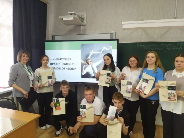 Учащиеся школ Аксубаевского района знакомятся с деятельностью страховой компании
