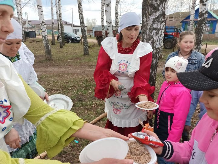 Бәйрәм боткасы белән бөтен авыл сыйланды