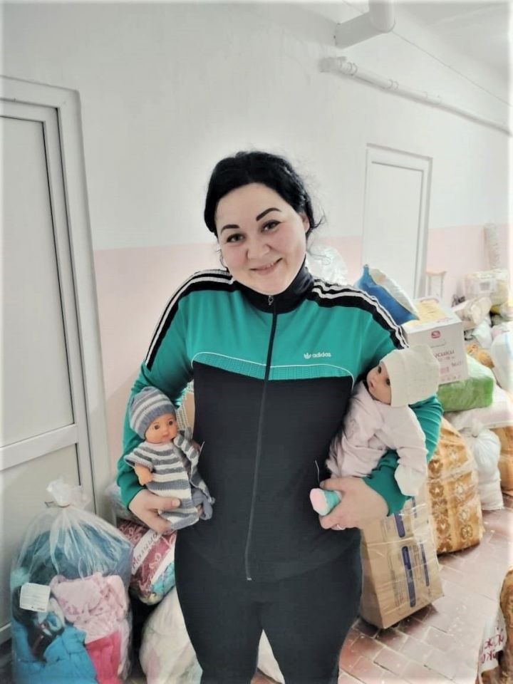 Аксубаевская кукла Марианна добралась до мариупольского друга Никиты