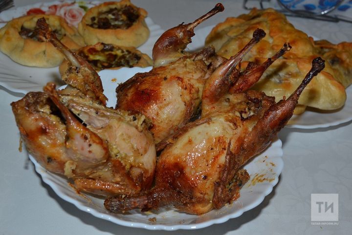 Фаршированная курица с рисом и сухофруктами