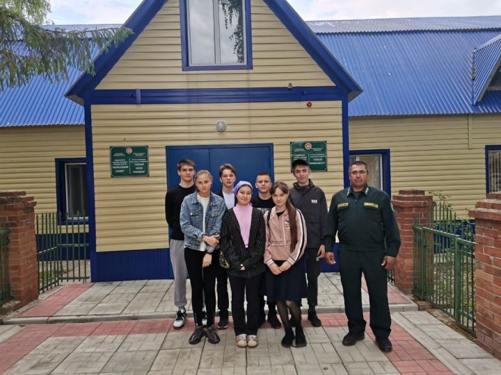 Школьники Аксубаевского района помогают растить леса