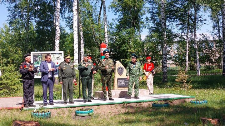 В Савгачеве открыли памятник пограничникам