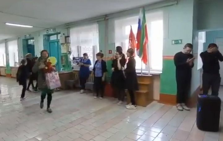 Педагоги сельской школы отметили юбилеи в Год учителя и наставника