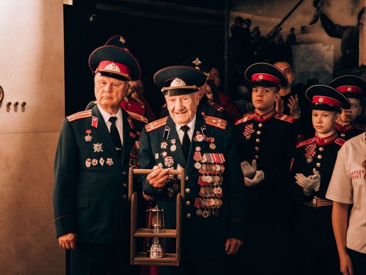 В Казани ветерану Алексею Комлеву передали «Огонь памяти»