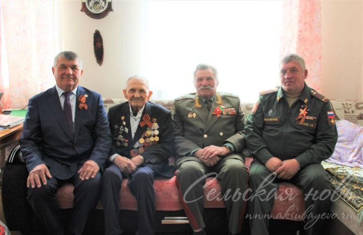 Аксубаевского ветерана Великой Отечественной войны Елисея Тимирясова поздравил глава района