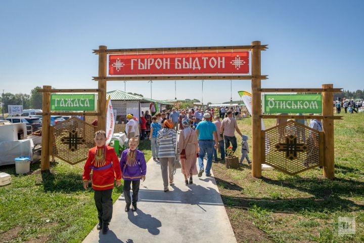 В Татарстане прошел удмуртский национальный праздник Гырон Быдтон