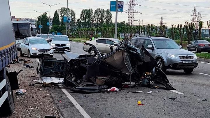 В Нижнекамске произошла страшная авария с участием трёх автомобилей
