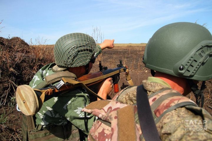 Татарстанские мотострелки отрабатывают ведение боя На полигоне под Оренбургом