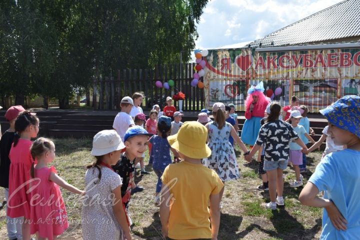В Аксубаевском парке дети танцевали и ловили мыльные пузыри