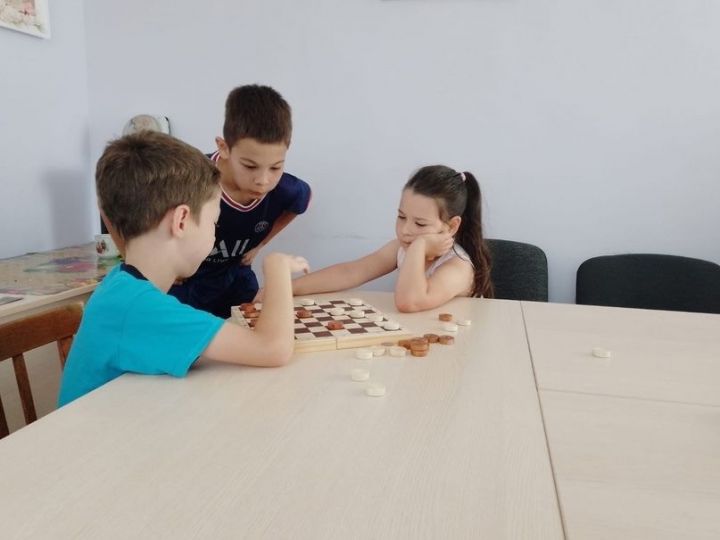Шахмат һәм шашка гаджетларга альтернатива кебек
