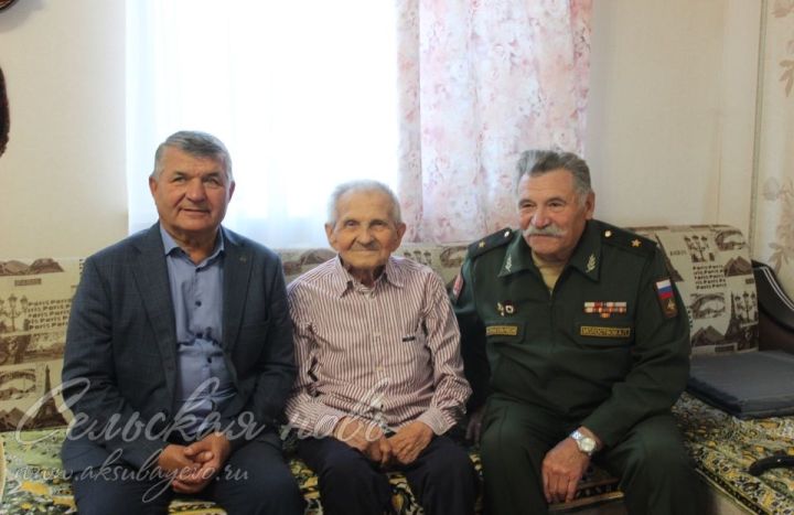 Аксубаевского ветерана поздравили с Днем танкиста
