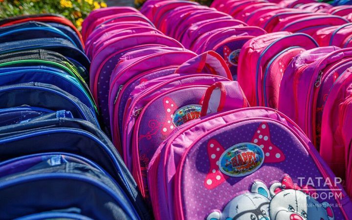 Татарстан преподнес детям из ЛНР более 2,5 тысяч школьных наборов