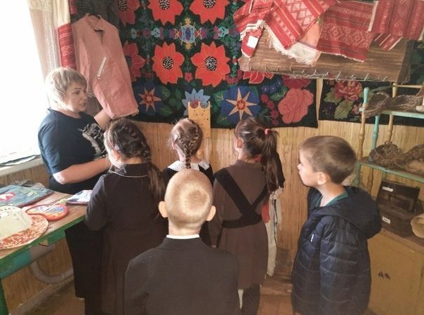 Хотя в школе начались занятия, Новотимошкинская сельская библиотека юных читателей из поля зрения не упускает