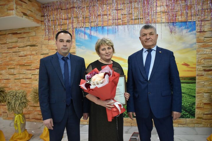 Работница агрофирмы «Аксу Агро» удостоилась признания Минсельхоза России