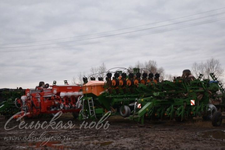 В Аксубаевском районе сельхозтехника уходит на зимние квартиры