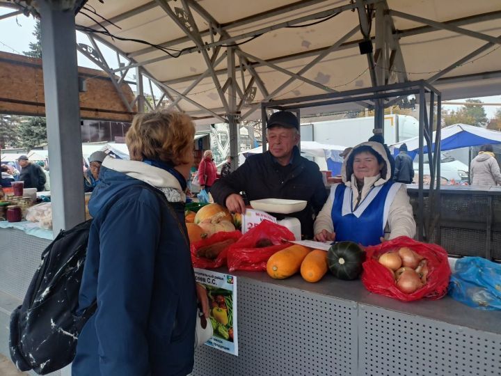 Аксубайлылар үз продукцияләрен Казандагы авыл хуҗалыгы ярминкәсендә тәкъдим иттеләр