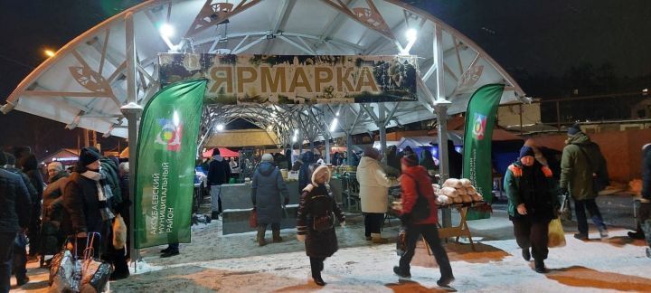 Аксубайлылар казанлыларны иң яхшы товарлар һәм җырлар белән сөендерделәр