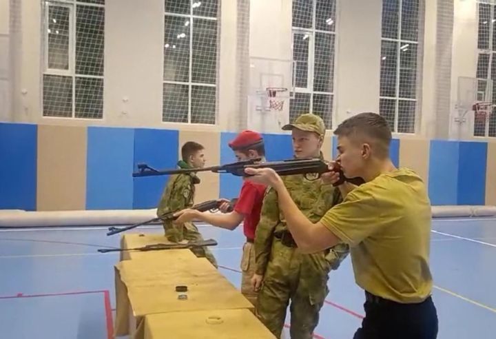 Аксубай районы яшь армиячеләре спортның хәрби-гамәли төрләре буенча беренчелектә үзләрен күрсәттеләр