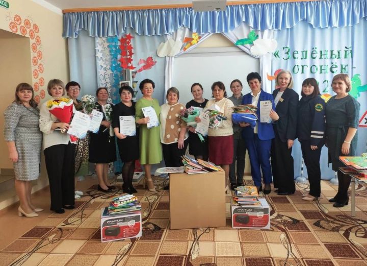 Конкурс «Зеленый огонек» учит малышей безопасному поведению на дорогах