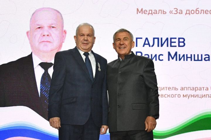 Татарстанда җирле үзидарә көне: аксубайлылар автомобиль һәм ТР Рәисеннән бүләкләр белән кайттылар