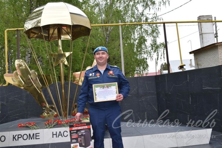Аксубай районында туып үскән эшмәкәр туган бистәсендә Һава-десант гаскәрләре сугышчылары истәлегенә мемориал төзетте