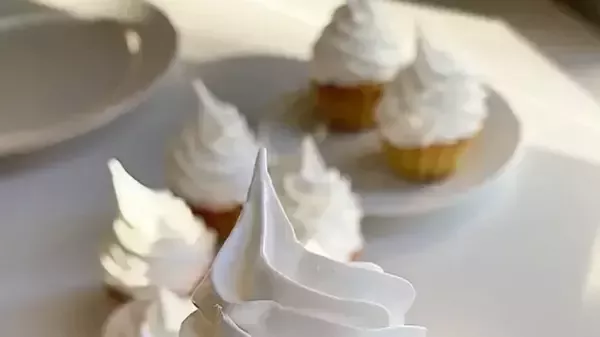 Корзиночки с белковым кремом: рецепт десерта со вкусом из детства