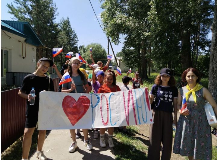 В пришкольном лагере показали видеоролики о самой прекрасной на Планете стране