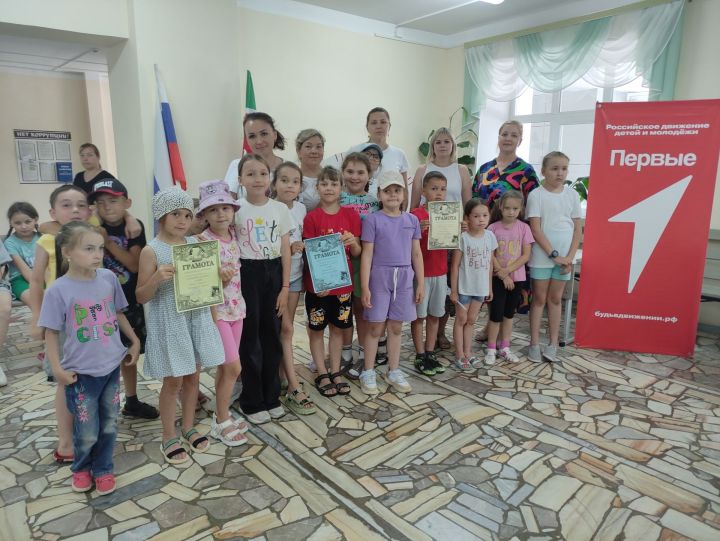 Аксубай мәктәбе ял лагеренда укырга да вакыт табалар