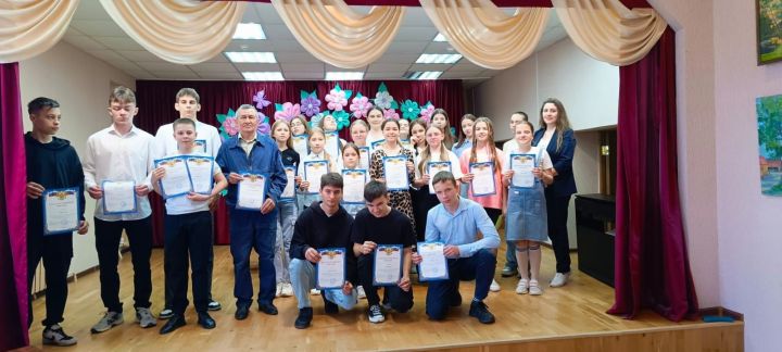 Аксубай сәнгать мәктәбендә чыгарылыш кичәсе узды