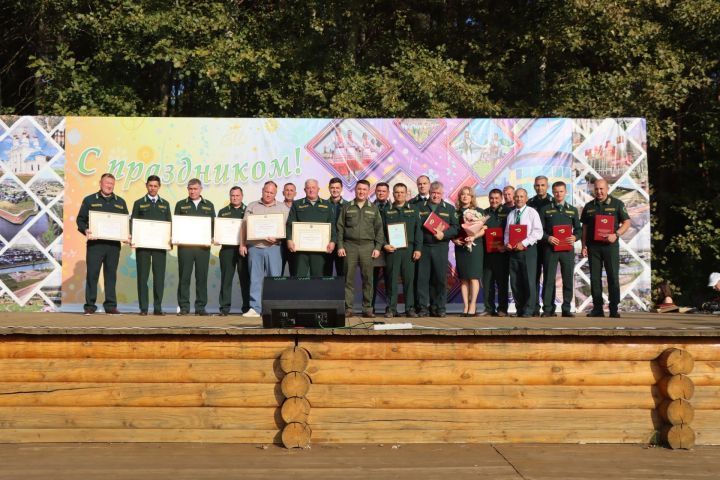 Аксубайлыларны урман тармагында уңышлы эшләре өчен бүләкләделәр