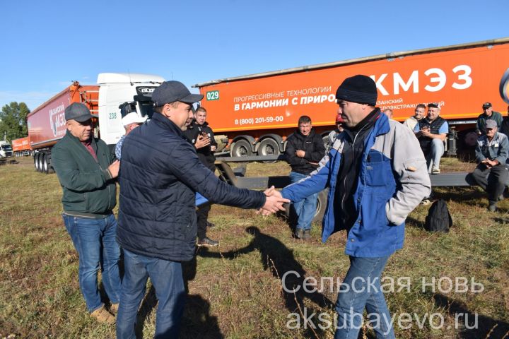 Аксубаевские комбайнеры удостоились Почетных грамот руководства района и премий