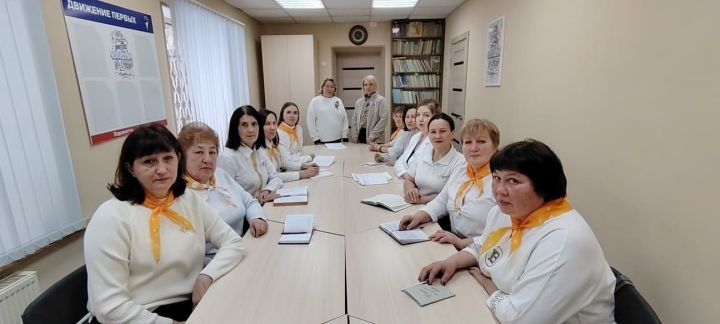 Темой совещания советников директоров стали юбилей Великой Победы и районный конкурс «Секреты дружного класса»