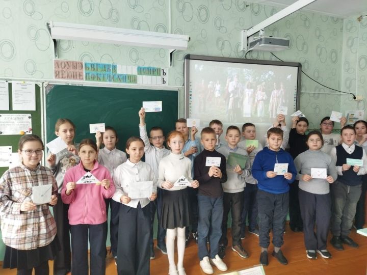 Аксубай мәктәпләре укучылары махсус хәрби операция бурычларын үтәүче сугышчы-якташларга теләктәшлек белдерделәр