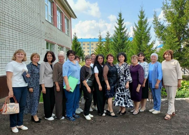 Татар теле мөгаллимнәре фәнне укытуның актуаль мәсьәләләр турында фикер алыштылар