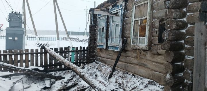 В Аксубаевском районе сгорели жилой дом и баня