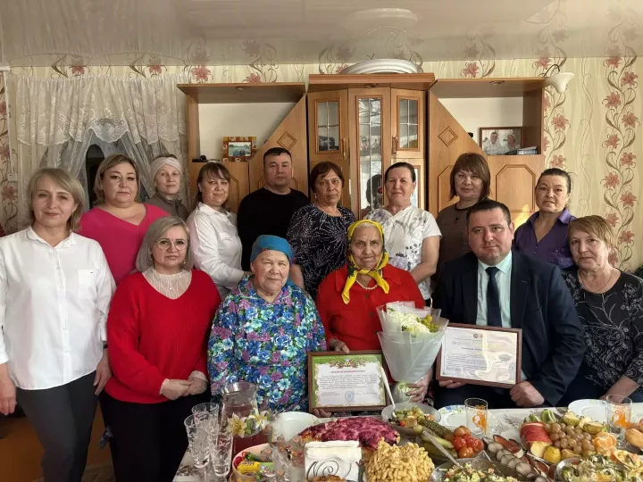 В кругу родных и односельчан 90-летие отметила жительница деревни Ахматка Любовь Тимаськова