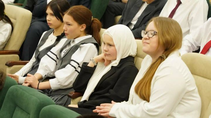 Казанским школьникам рассказали о безопасном общении в мессенджерах в рамках проекта «Цифровой ликбез»