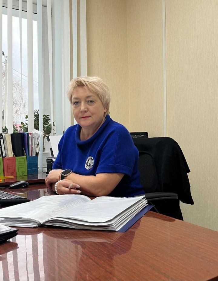 Как законно принять бывшего служащего на работу — разъясняет Эльмира Крайнова