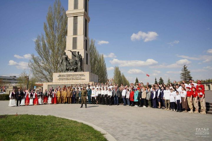 Казани в парке Победы сняли клип на песню «Солдатлар» в рамках акции «Песни наших отцов»