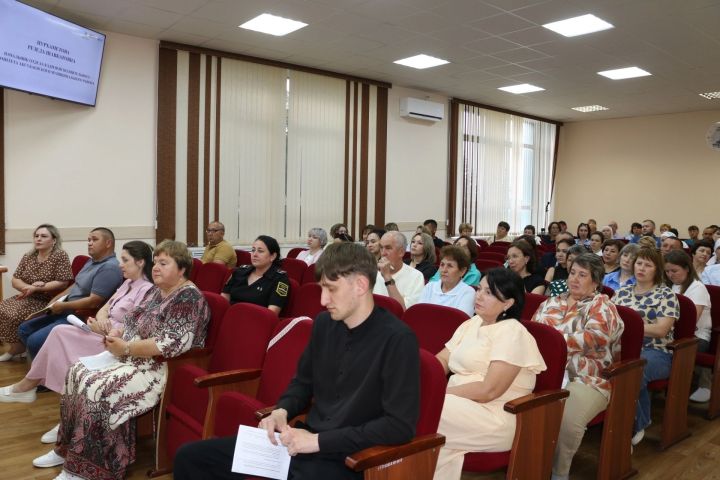 С родителями десятиклассников Аксубаевского района говорили о выборе профессии