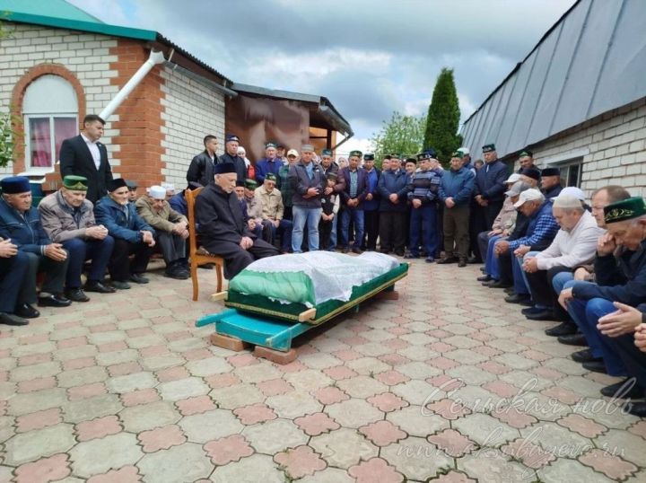 Радик Сабировны кече ватанында, Аксубай районында җирләделәр