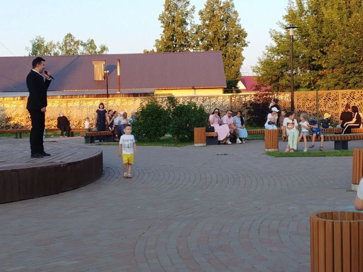 Профессиональ башкаручылар Аксубайлыларны җырлары белән сөендерделәр